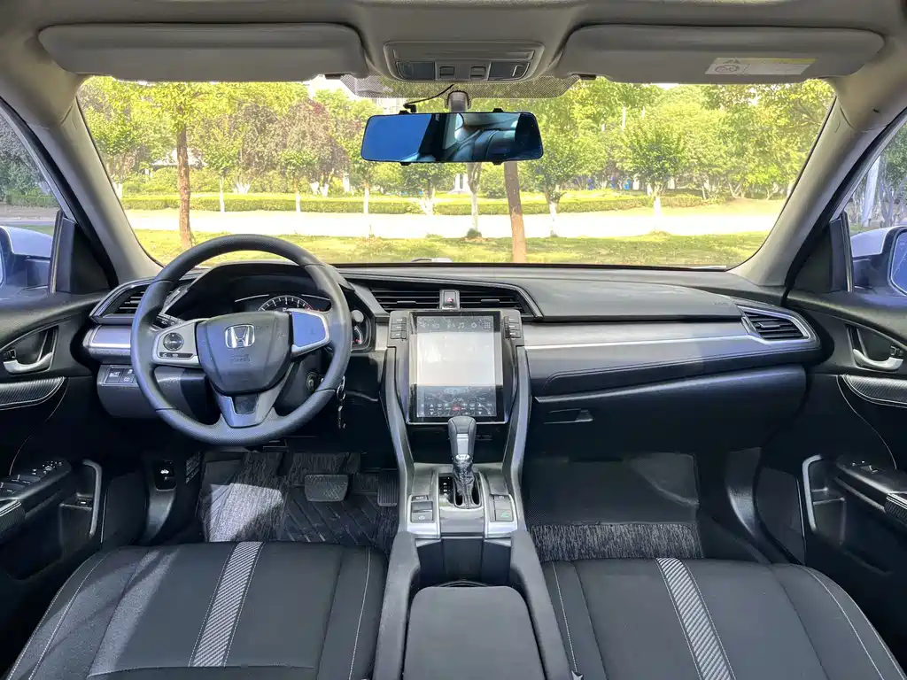 Honda Civic 2018 — фото 13
