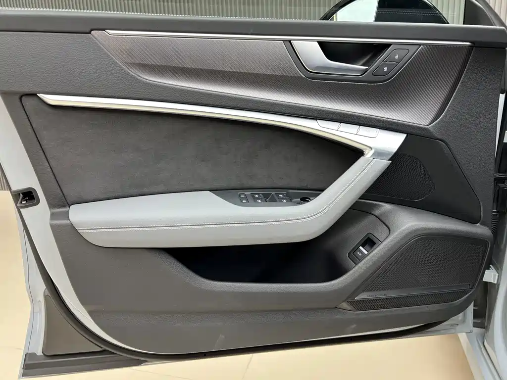 Audi A7L 2025 — фото 18