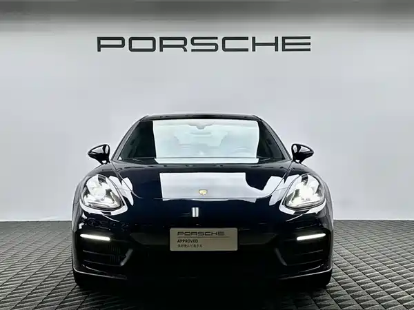 Porsche Panamera 2021