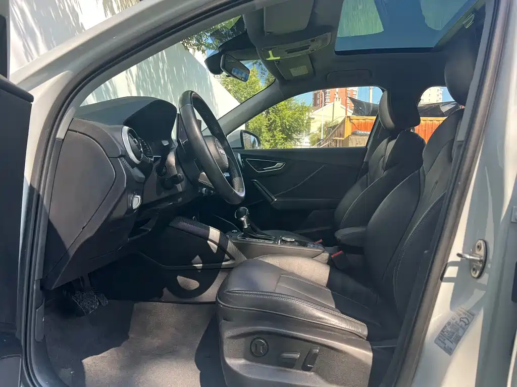 Audi Q2L 2023