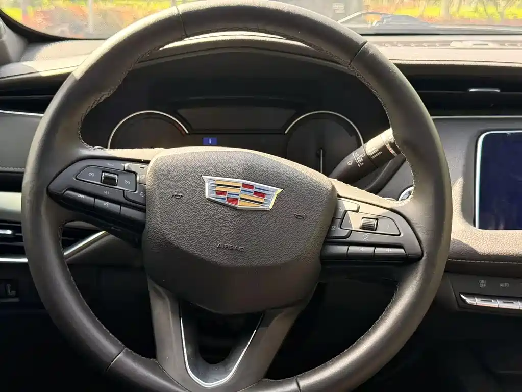 Cadillac XT4 2019 — фото 17
