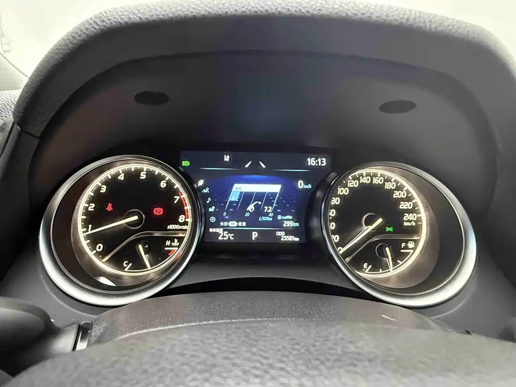 Toyota Camry 2023 — фото 10
