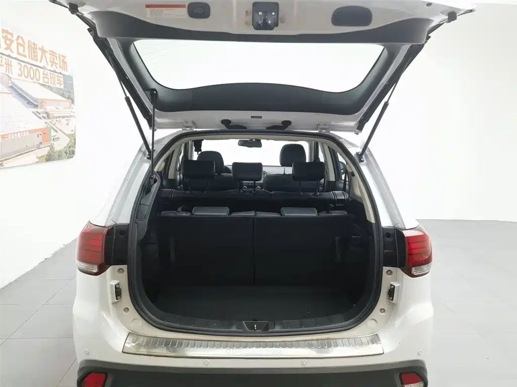 Mitsubishi Outlander 2017 — фото 16