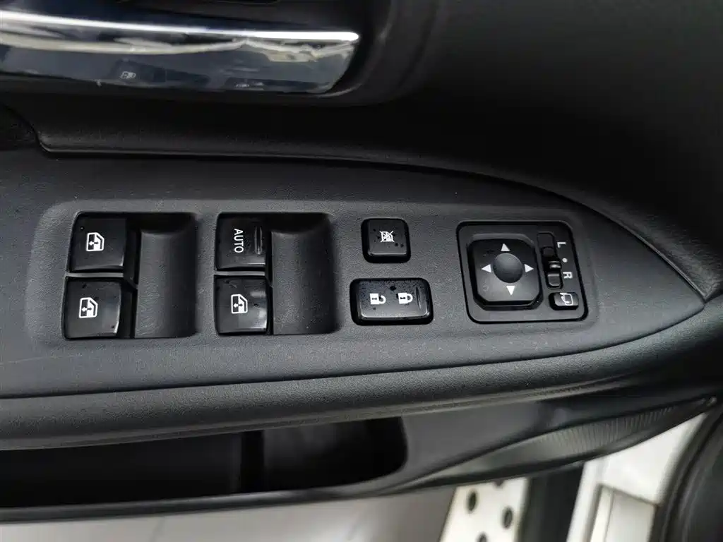 Mitsubishi Outlander 2017 — фото 9