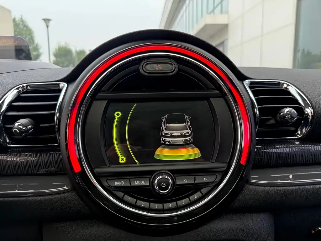 MINI Clubman 2018 — фото 12