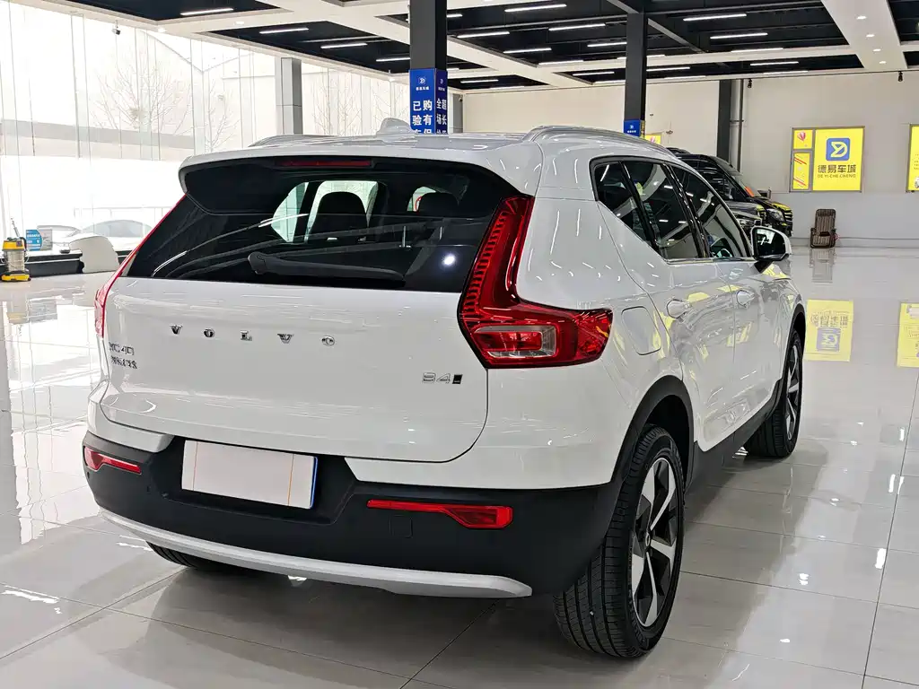 Volvo XC40 2024 — фото 6
