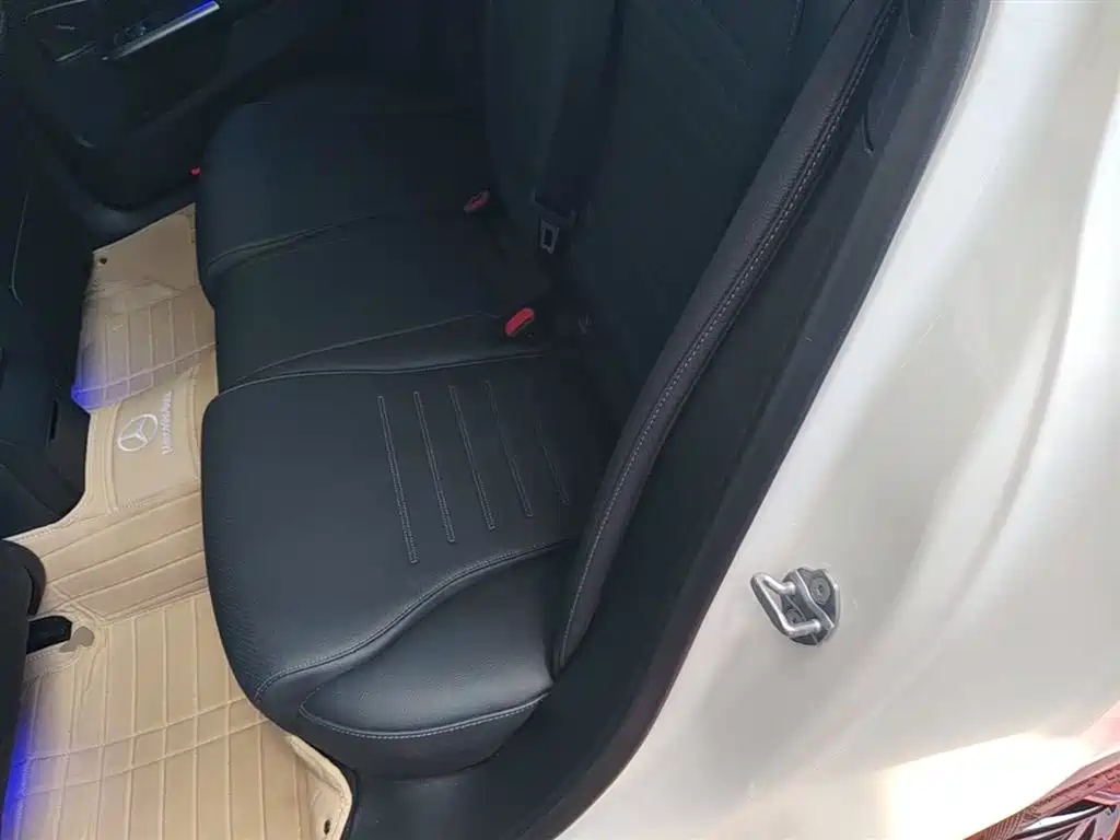 Mercedes-Benz C-Class 2023 — фото 17