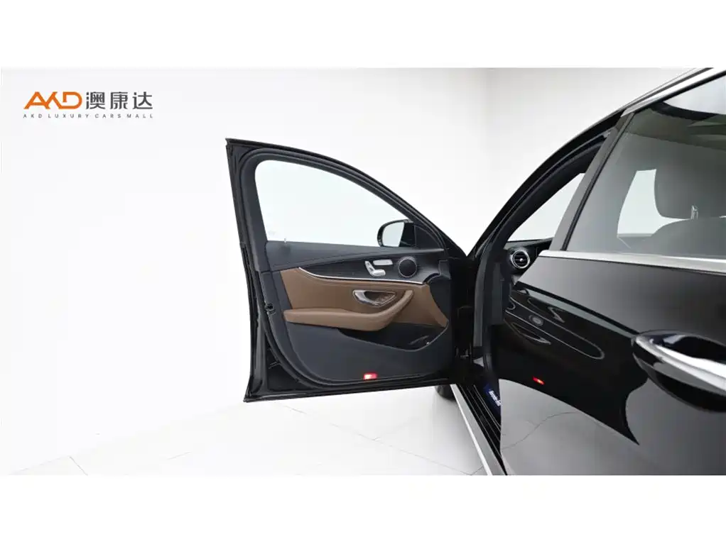 Mercedes-Benz E-Class 2023 — фото 10