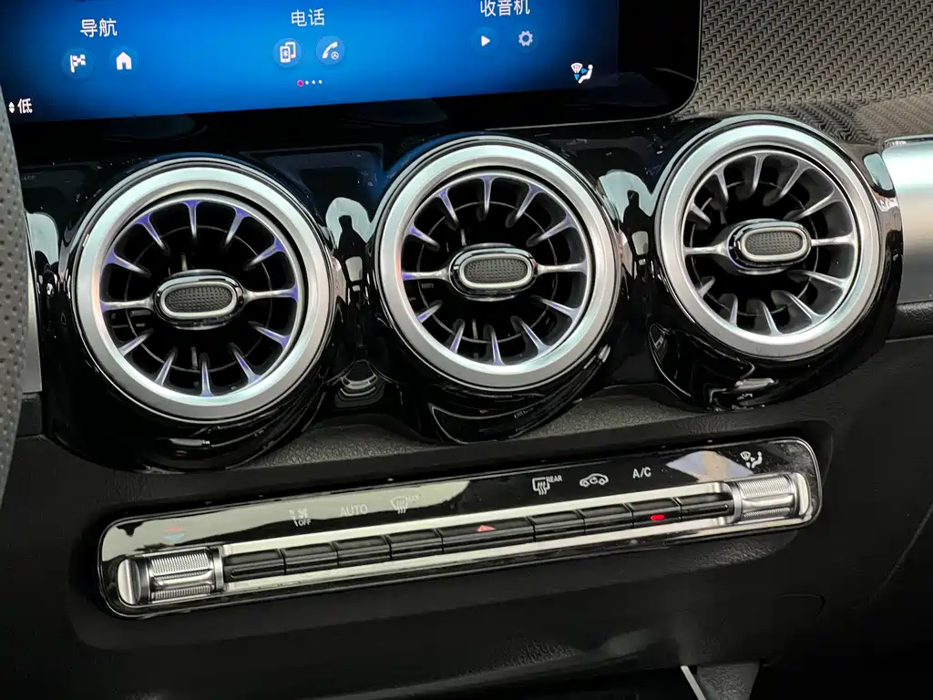 Mercedes-Benz GLB AMG 2024 — фото 19
