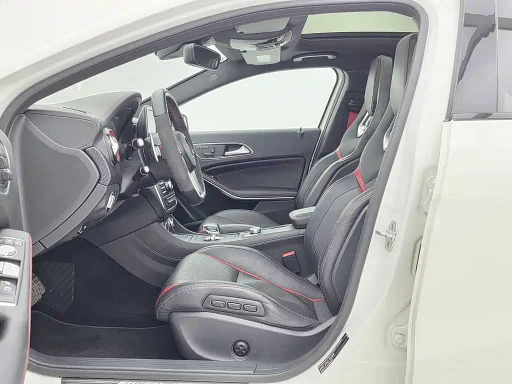 Mercedes-Benz A-Class AMG 2015 — фото 9