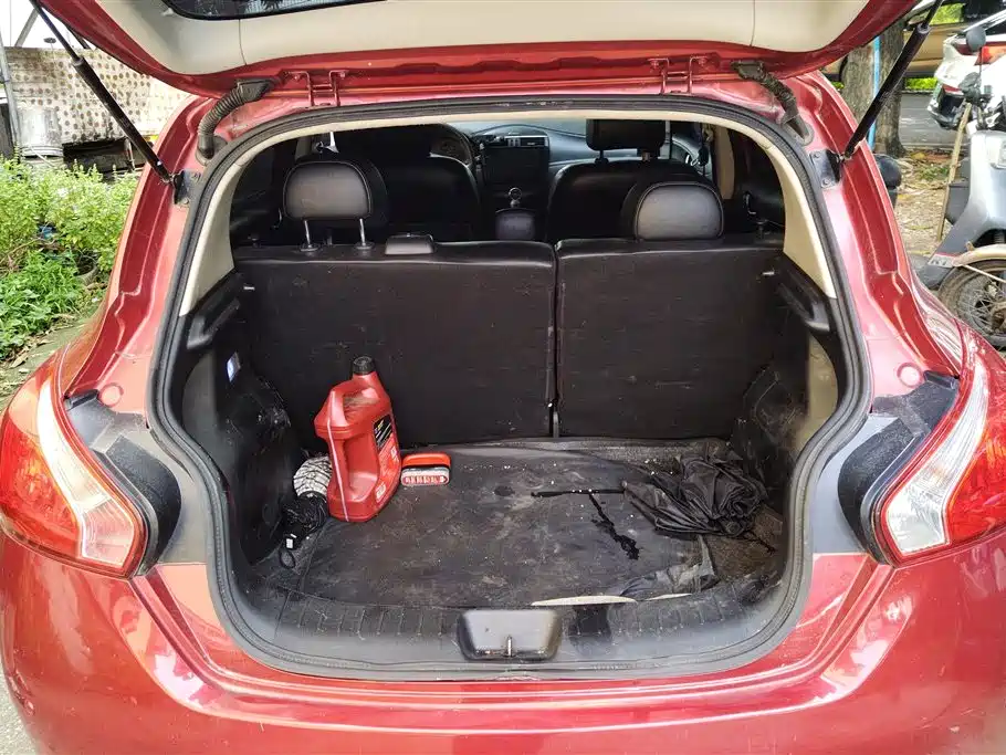 Nissan Tiida 2012