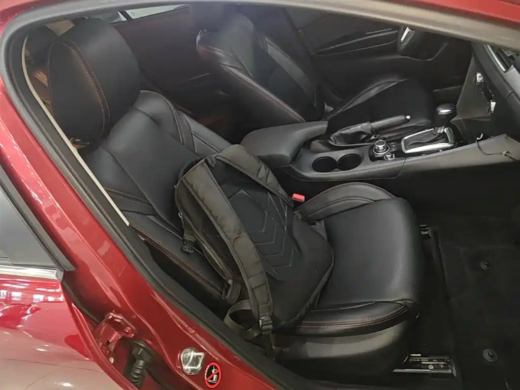 Mazda 3 Axela 2016 — фото 25