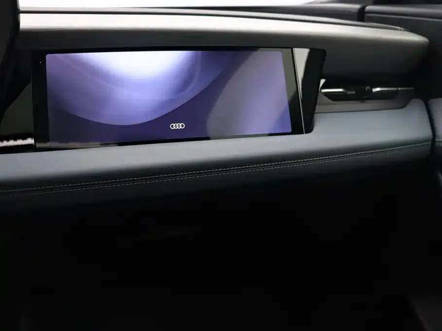 Audi Q6L e-tron 2025 — фото 14