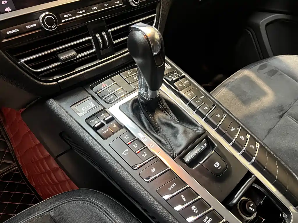 Porsche Macan 2019 — фото 25
