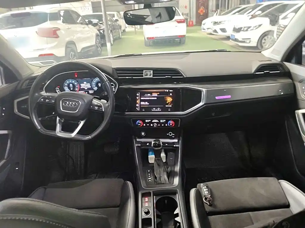 Audi Q3 2021 — фото 10
