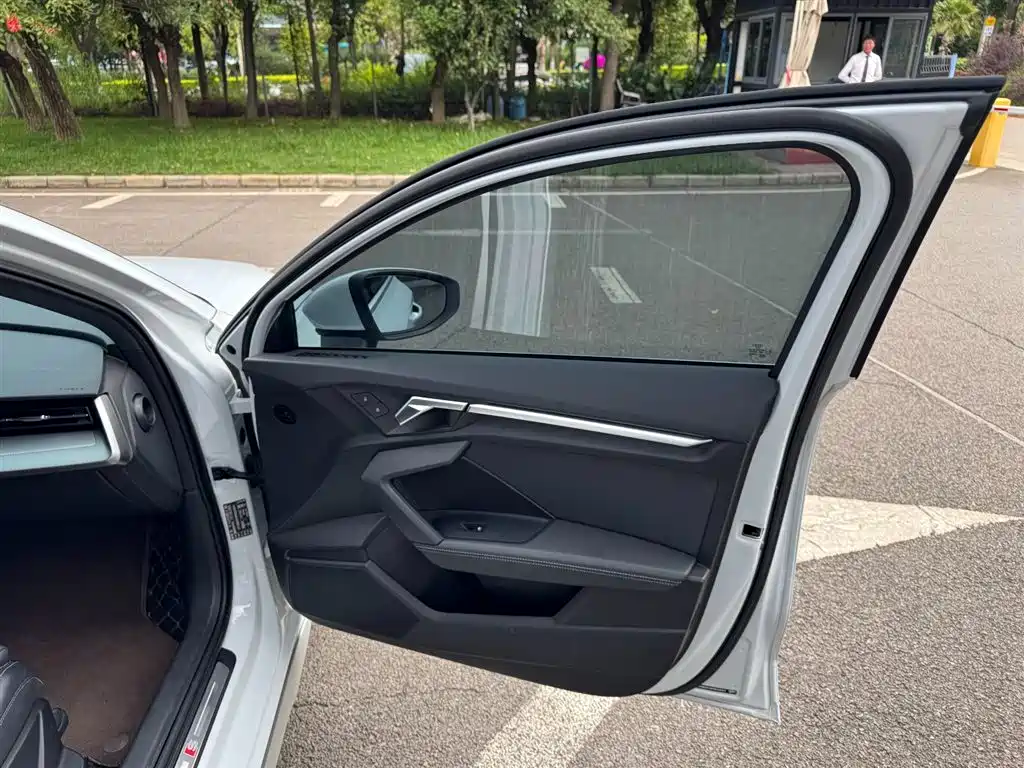 Audi A3 2023 — фото 25