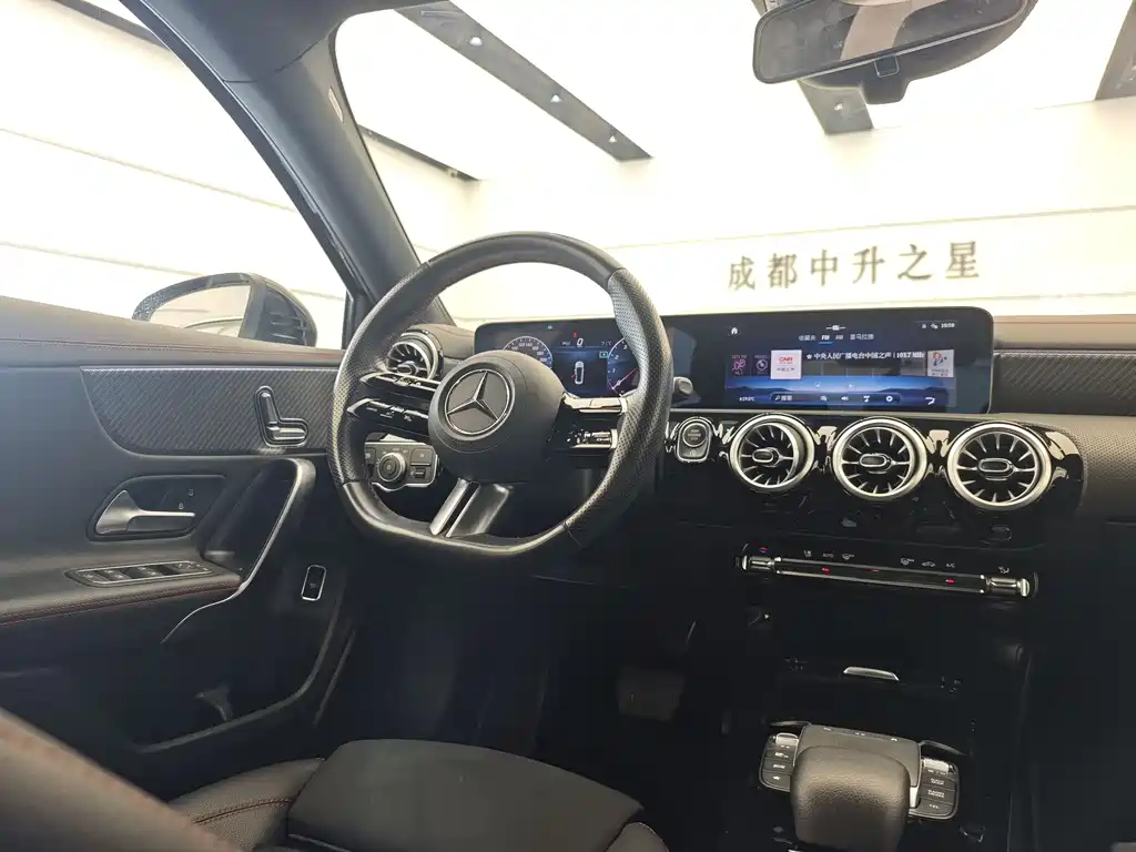 Mercedes-Benz A-Class 2024 — фото 11