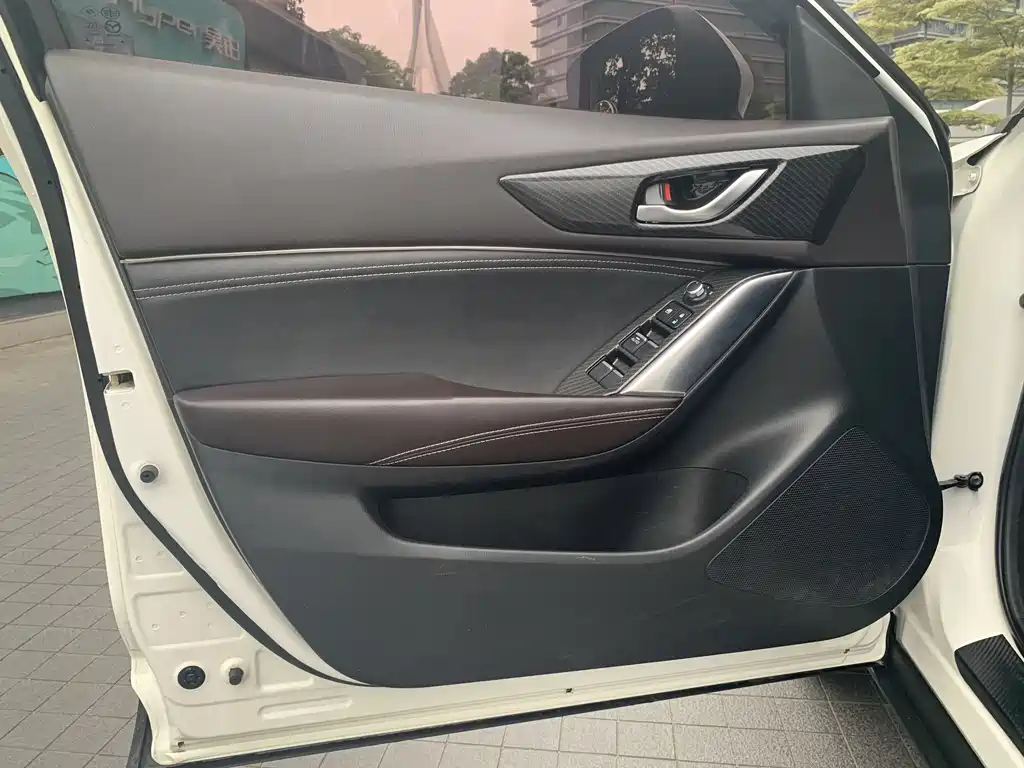 Mazda CX-4 2018 — фото 12