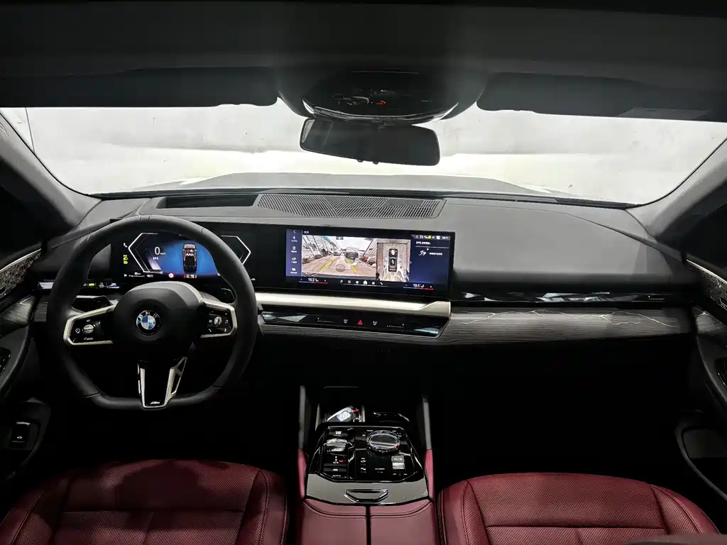 BMW 5 Series 2025 — фото 14