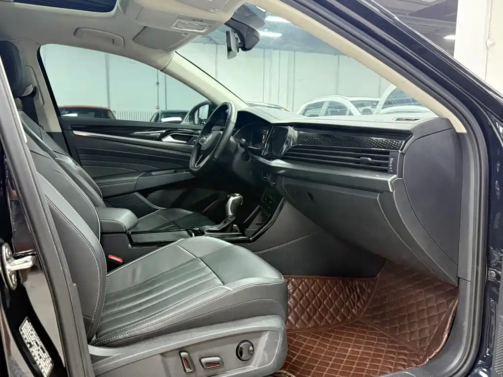 Volkswagen Passat 2023 — фото 18