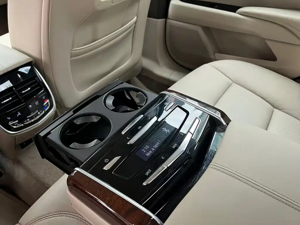 Cadillac XTS 2013 — фото 12