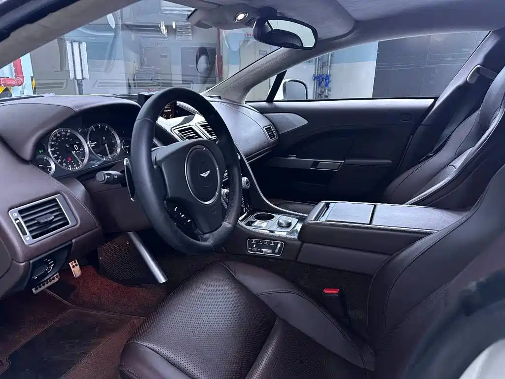 Aston Martin Rapide 2017 — фото 5