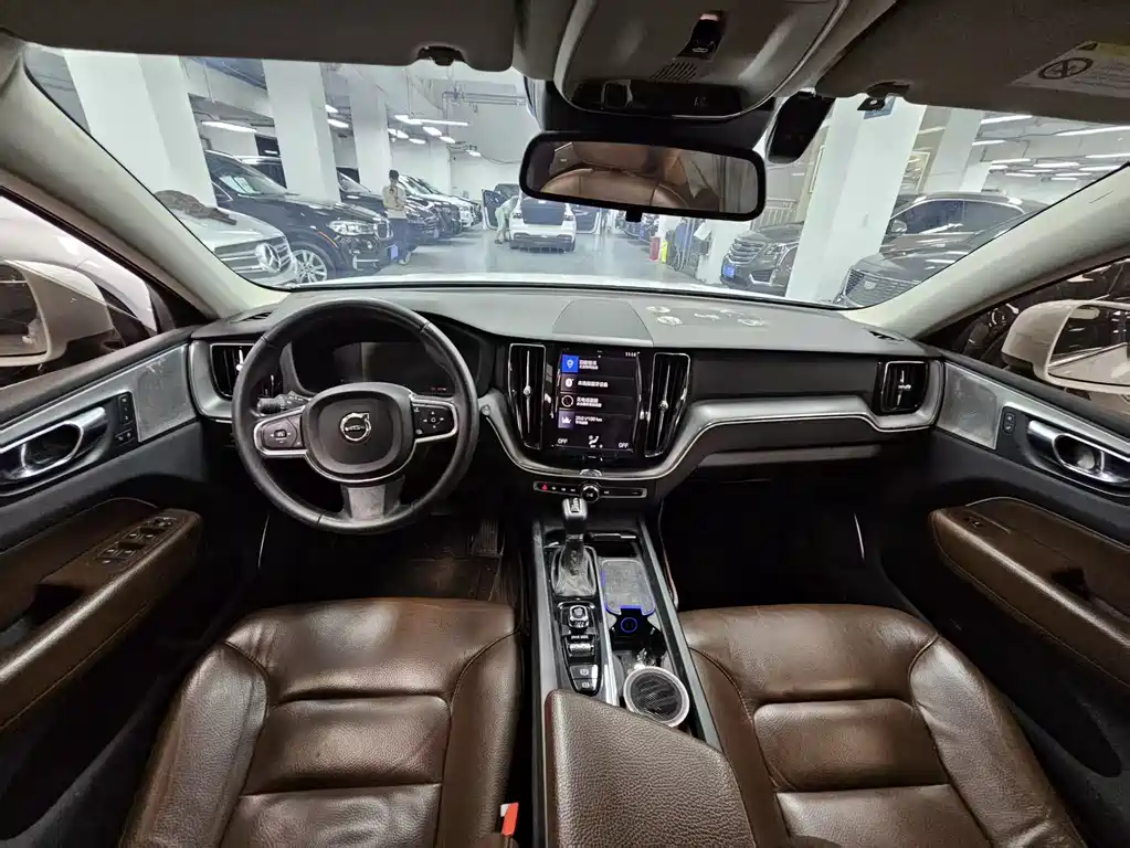 Volvo XC60 2020 — фото 15