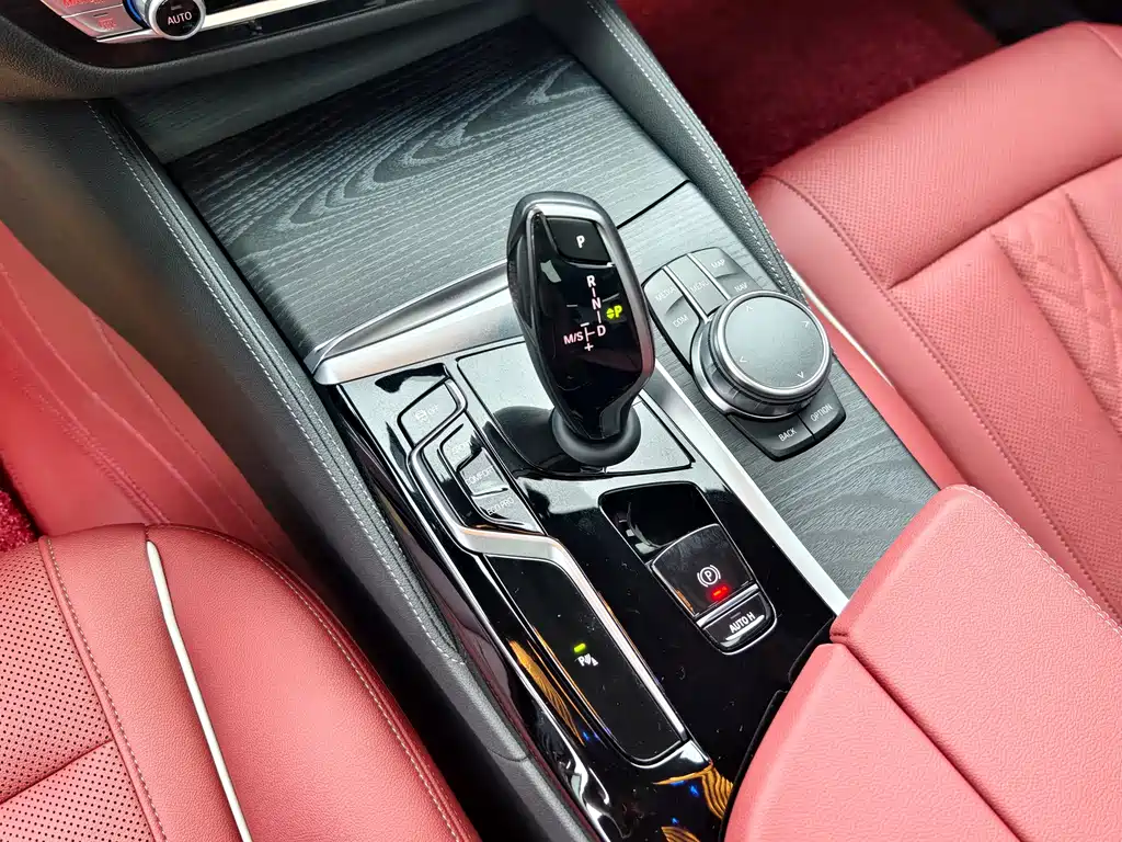 BMW 5 Series 2023 — фото 11