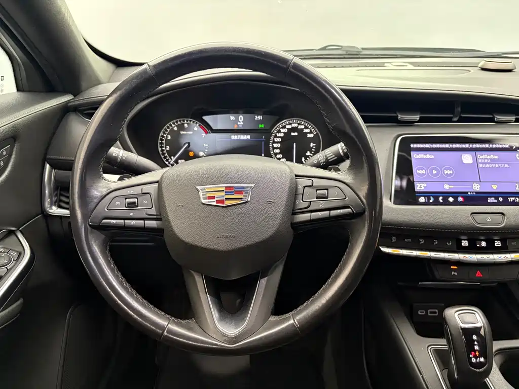 Cadillac XT4 2019 — фото 11