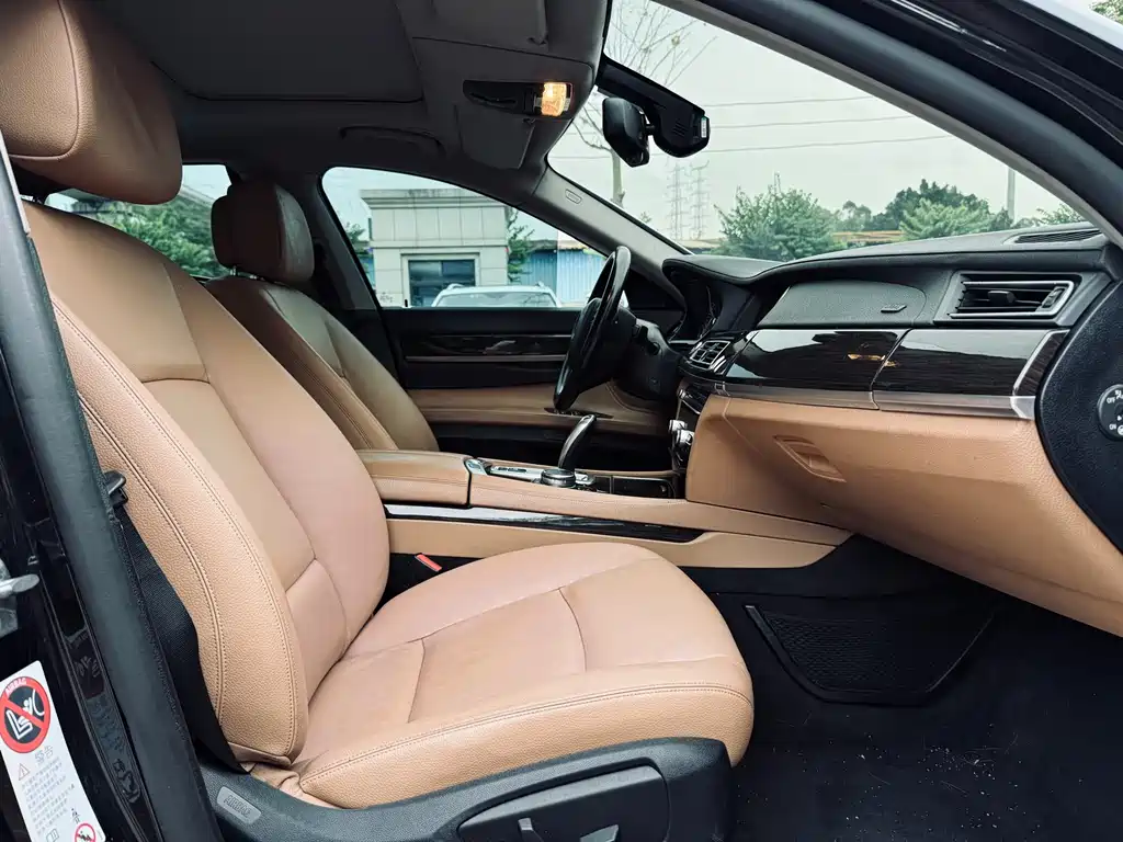 BMW 7 Series 2015 — фото 27
