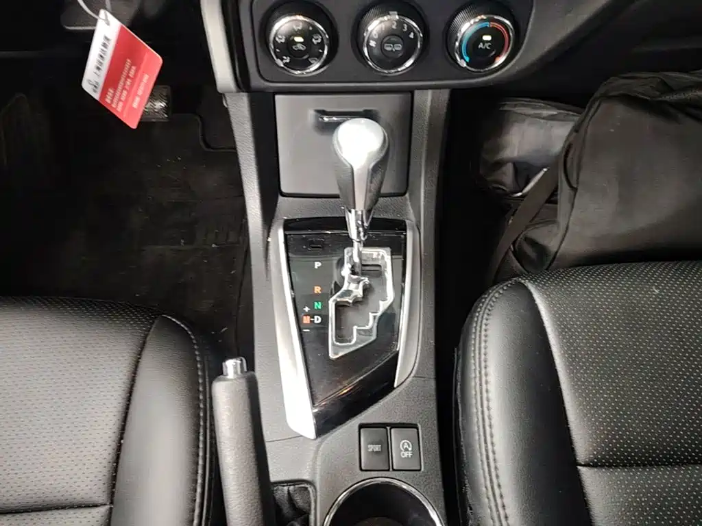 Toyota Corolla 2018 — фото 14