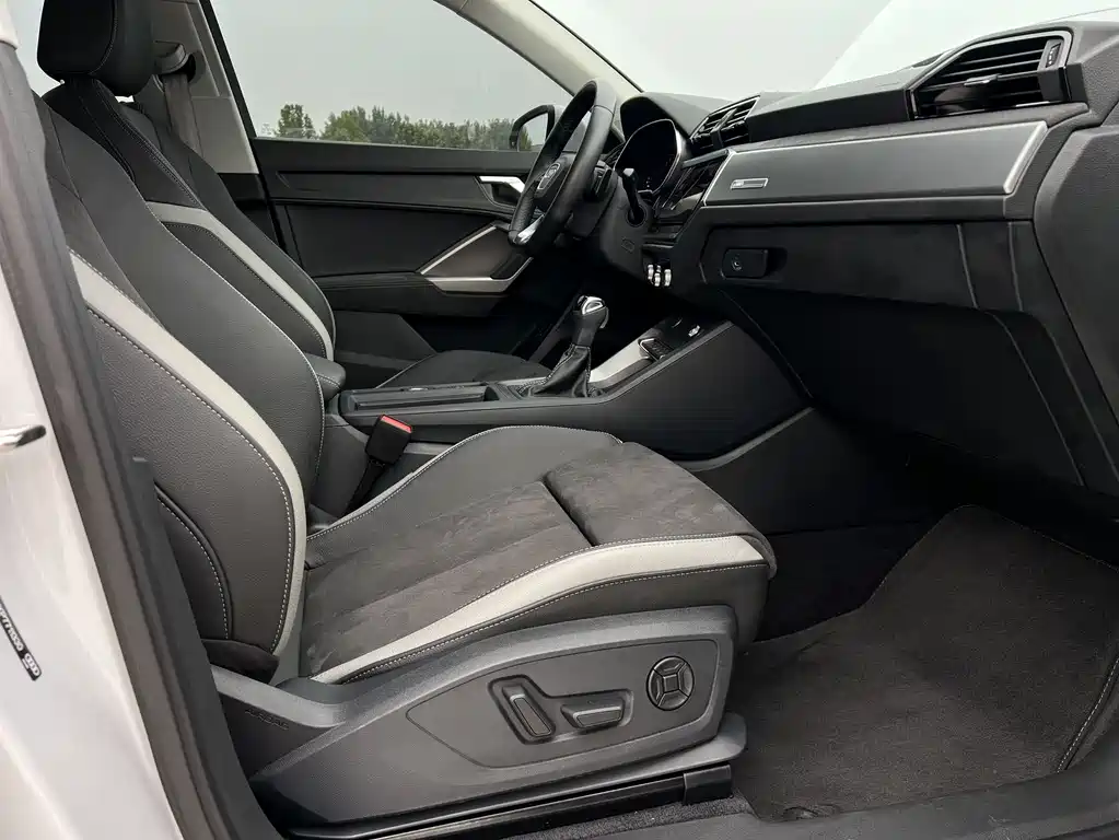 Audi Q3 2023 — фото 11
