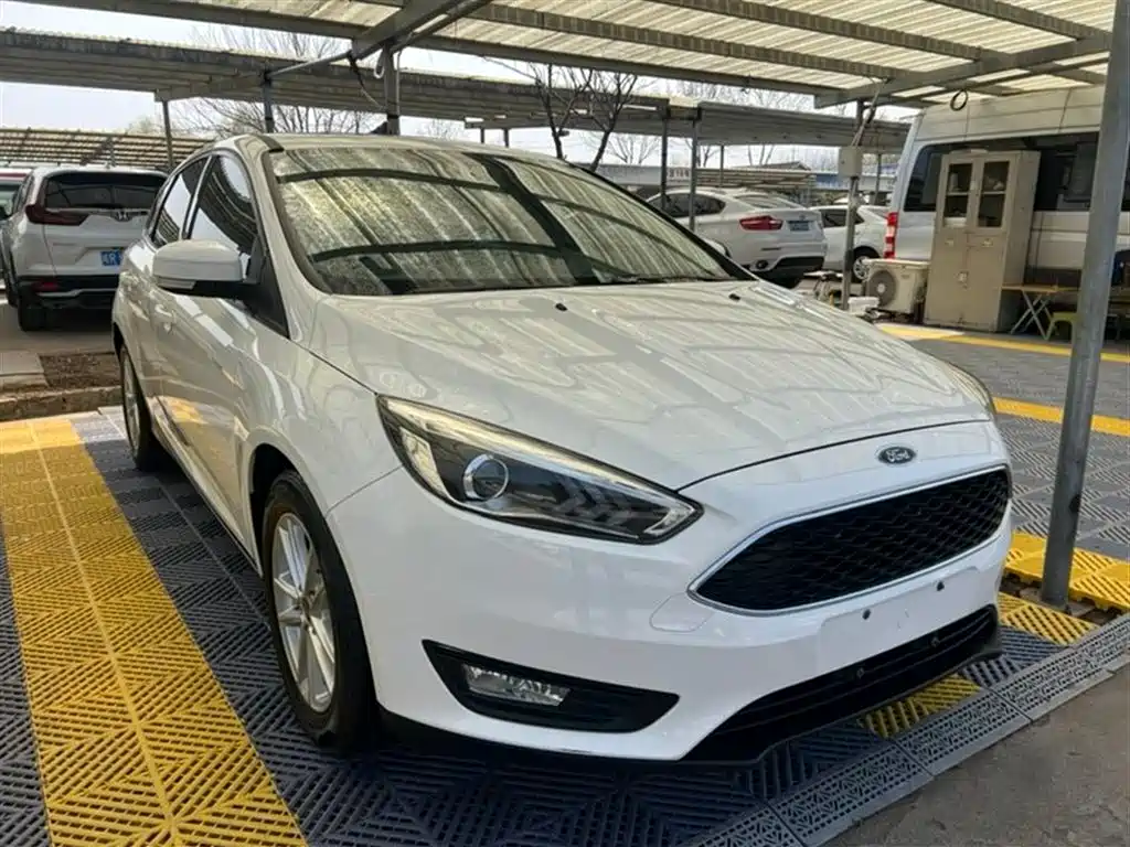 Ford Focus 2018 — фото 2