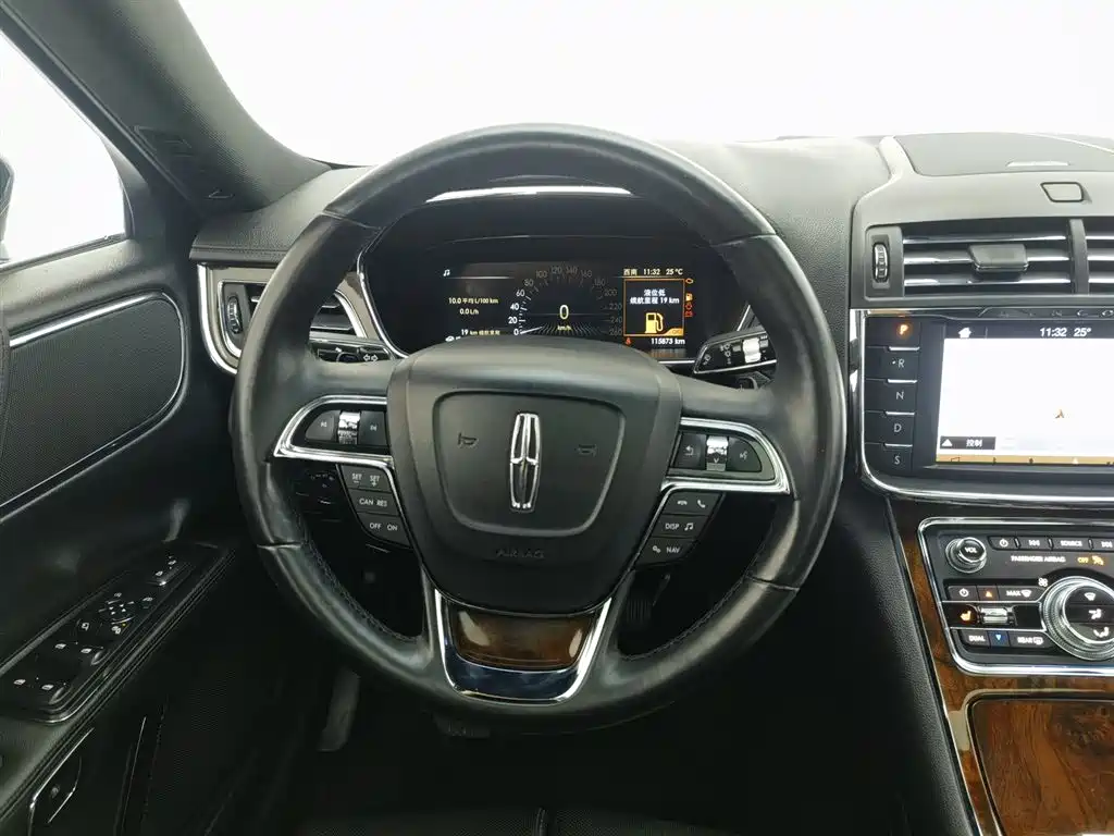 Lincoln Continental 2018 — фото 11