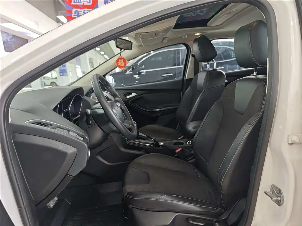Ford Focus 2014 — фото 14