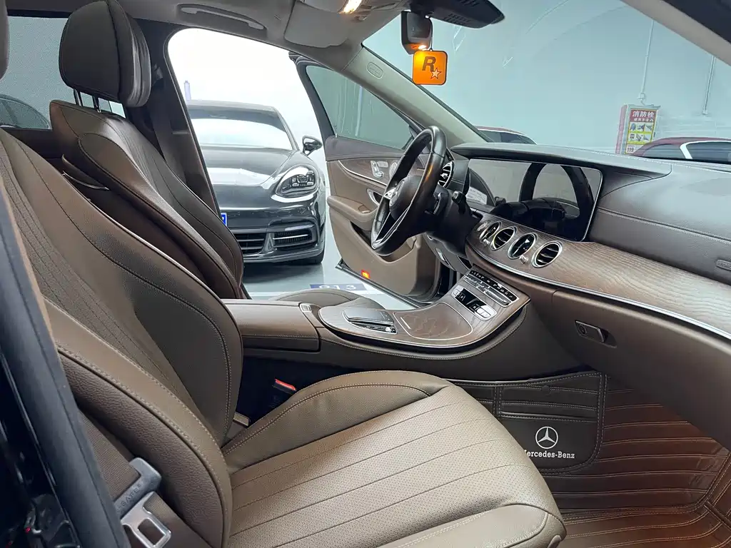 Mercedes-Benz E-Class 2023 — фото 12