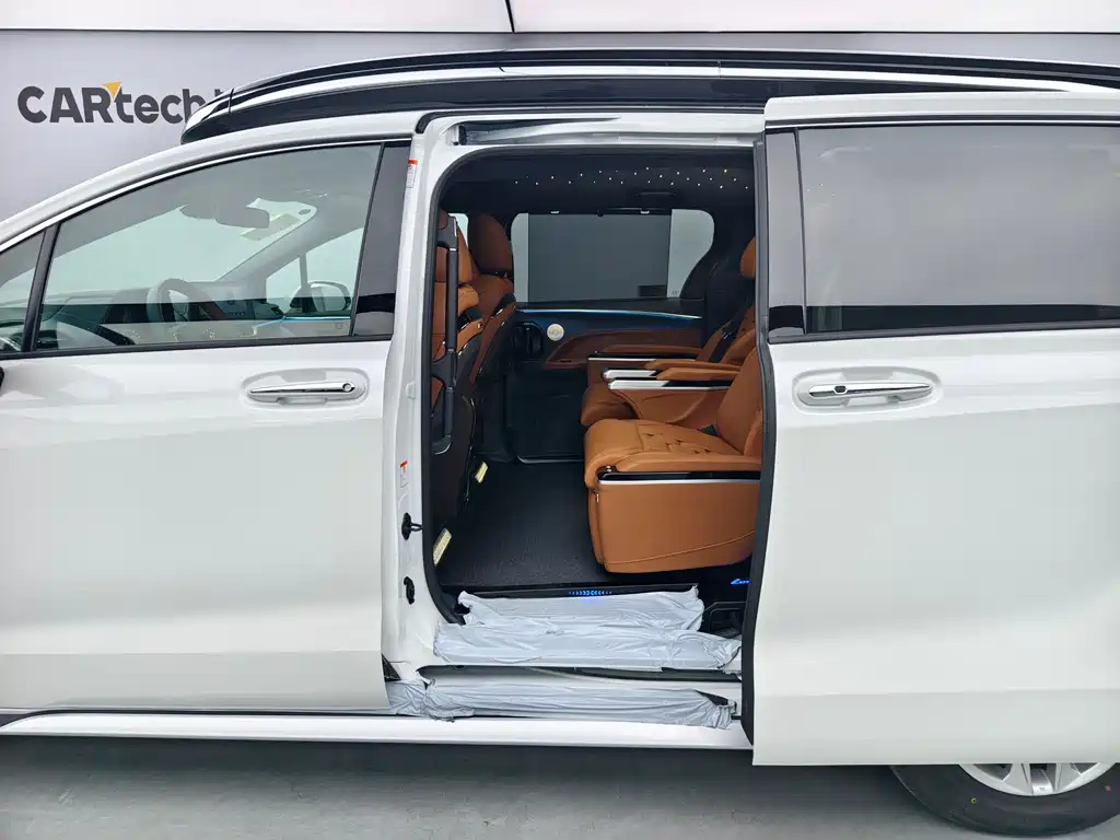 Toyota Granvia — фото 17
