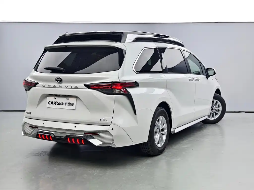 Toyota Granvia — фото 4