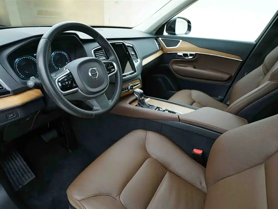 Volvo XC90 2020 — фото 10