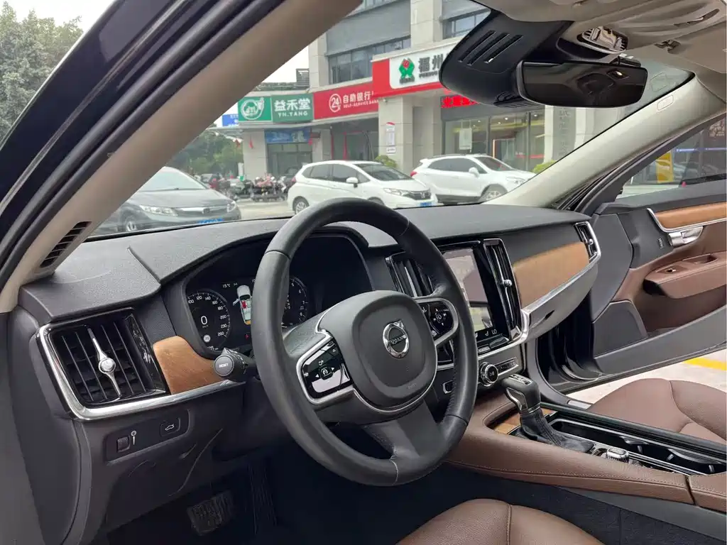 Volvo S90 2018 — фото 12