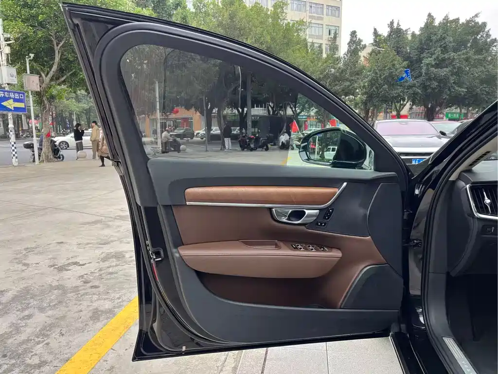 Volvo S90 2018 — фото 11