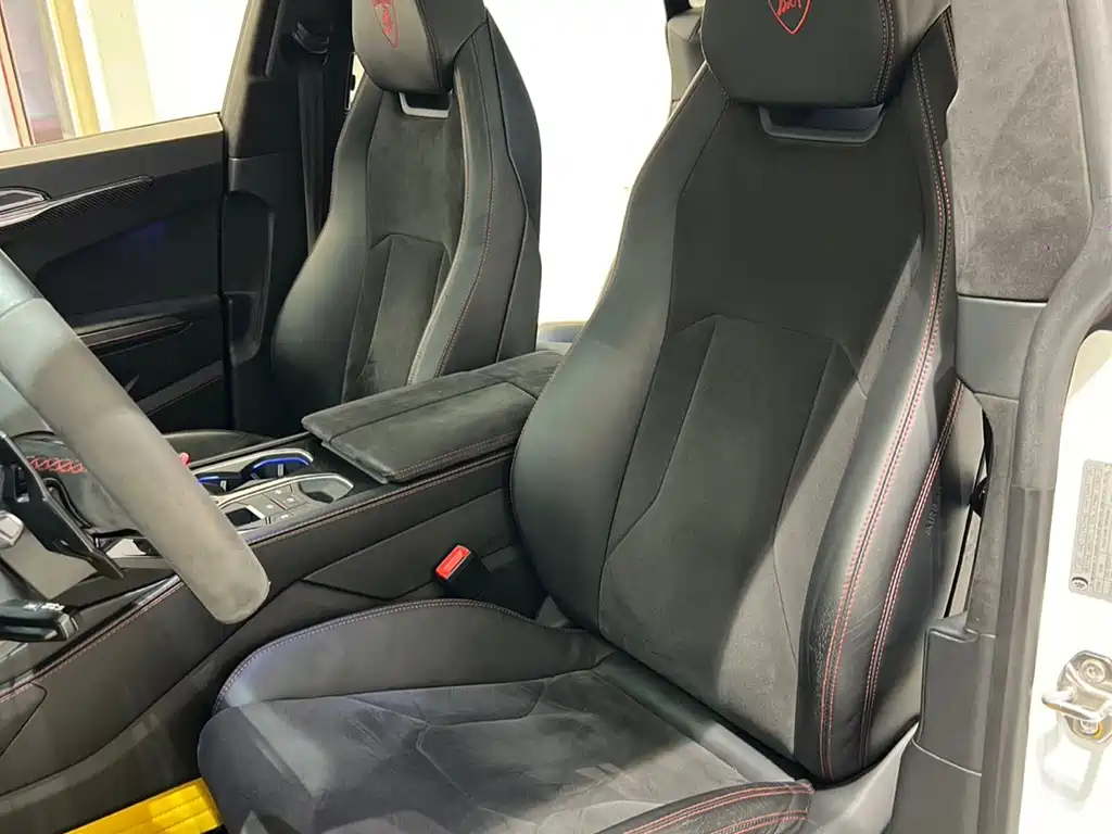 Lamborghini Urus 2019 — фото 15
