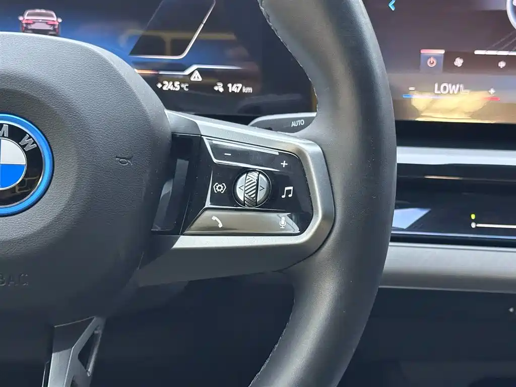 BMW i5 2025 — фото 16