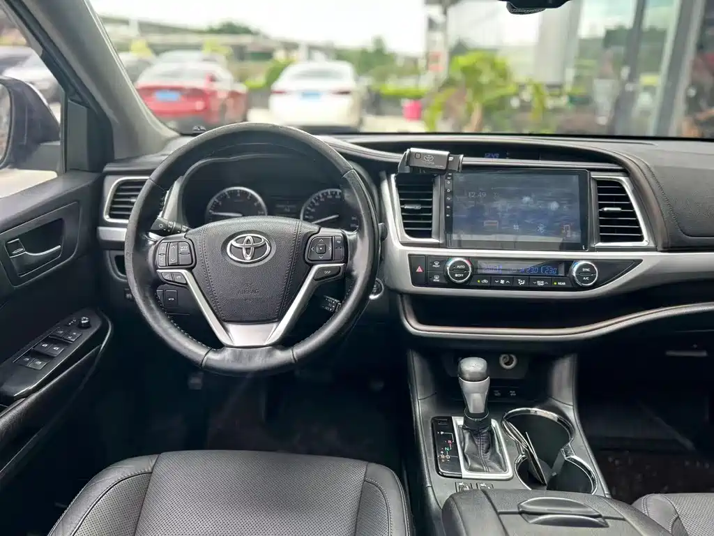 Toyota Highlander 2018 — фото 12