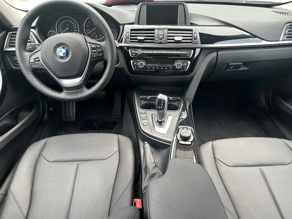 BMW 3 Series 2018 — фото 10