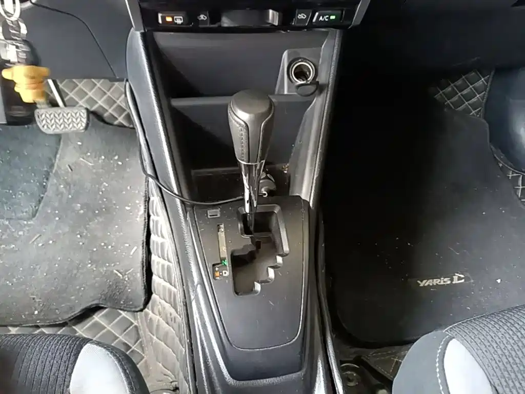 Toyota Yaris L 2020 — фото 14