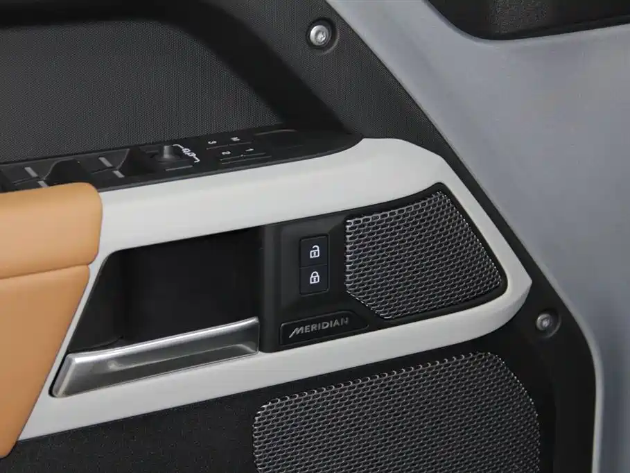 Land Rover Defender 2025 — фото 19