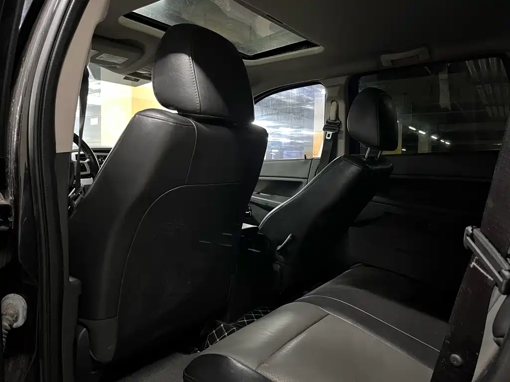 Jeep Grand Cherokee 2010 — фото 6