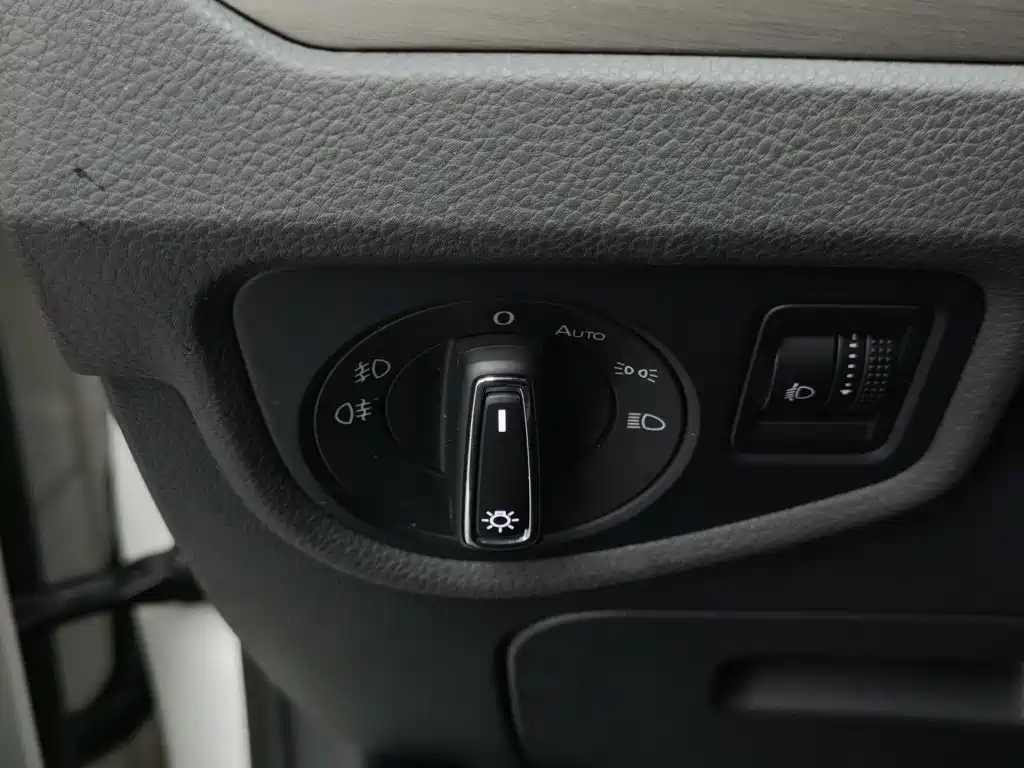 Volkswagen Touran 2016 — фото 21