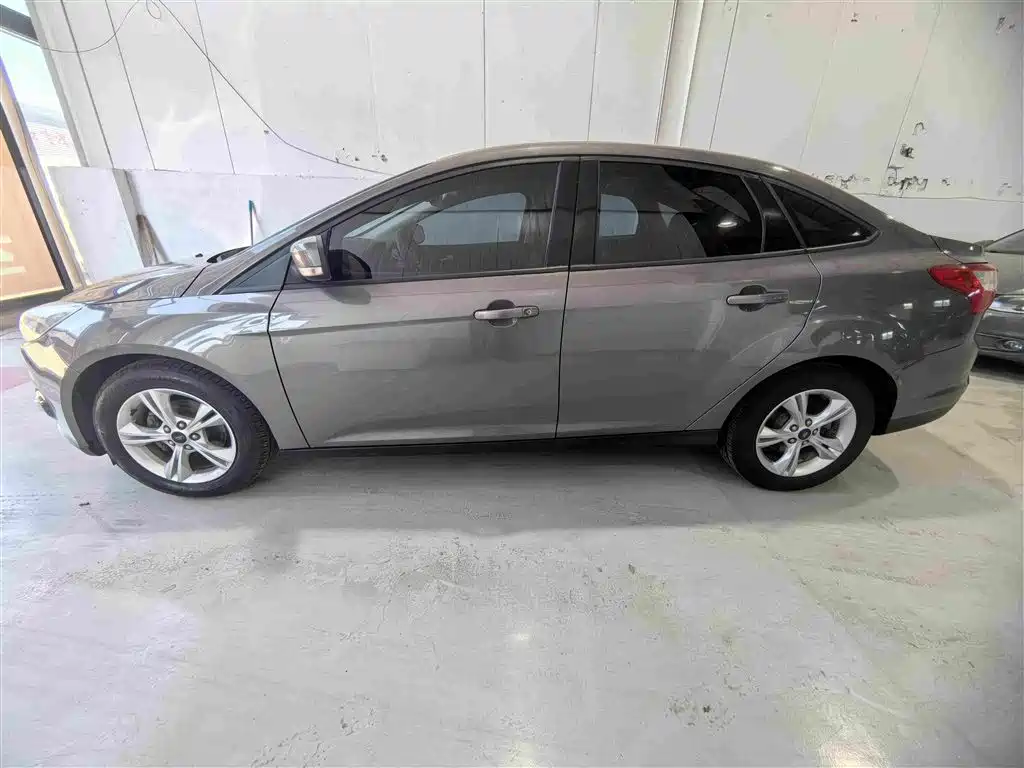 Ford Focus 2015 — фото 10